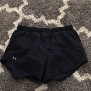 🌺Under Armor black shorts